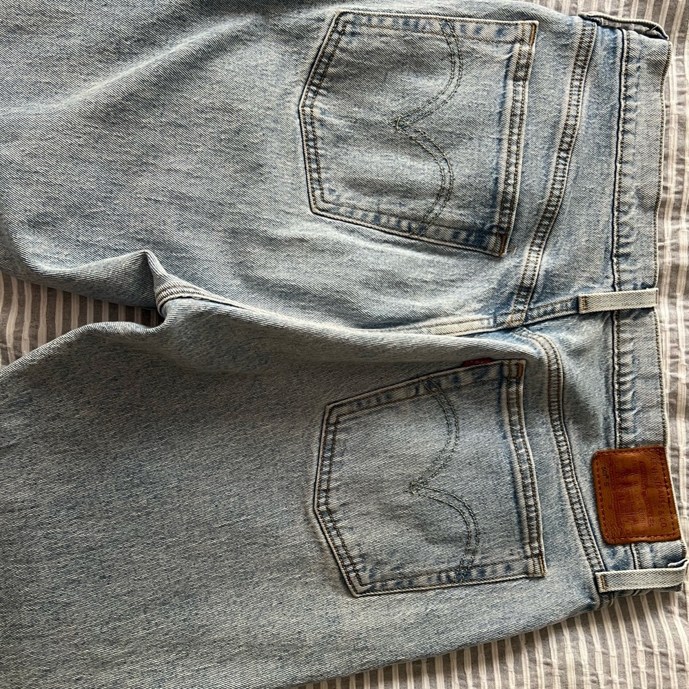 Classic Light Blue Women’s Levi’s - Picture 4 of 7